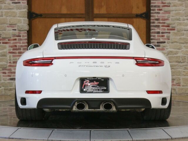 2017 Porsche 911 (White/Black)