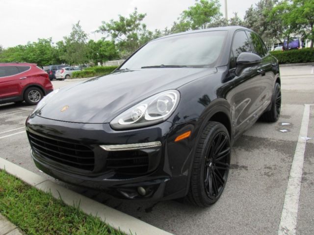 2015 Porsche Cayenne (Blue/Black)