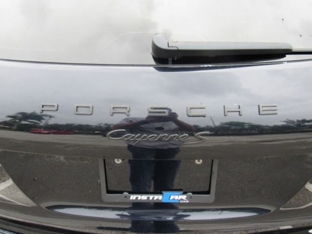2015 Porsche Cayenne (Blue/Black)