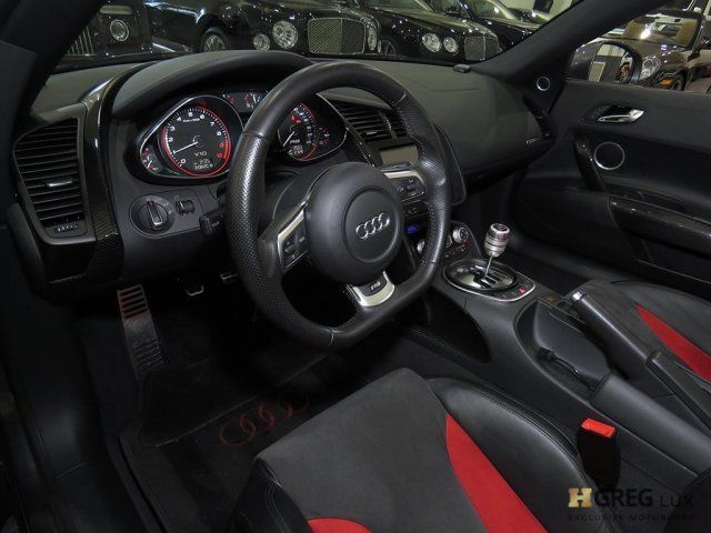 2011 Audi R8 (Gray/Black)