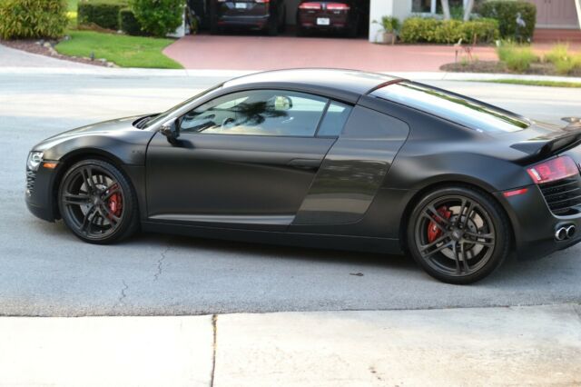 2009 Audi R8 (Gray/Black)