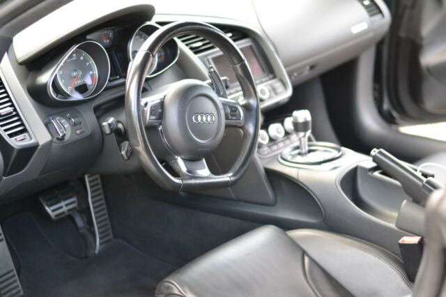 2009 Audi R8 (Gray/Black)