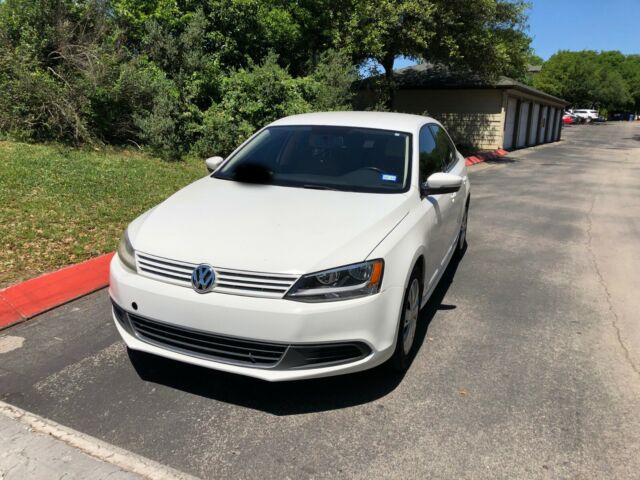 2013 Volkswagen Jetta (White/Tan)