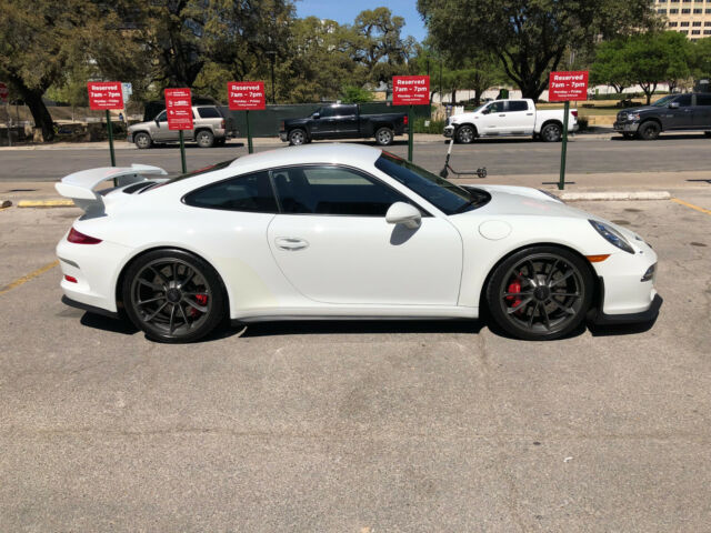 2015 Porsche 911 (White/Black)