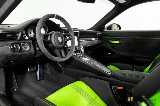 2019 Porsche 911 (Black/Black)