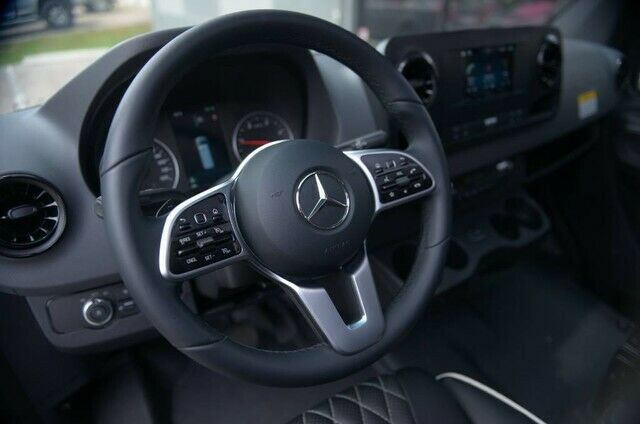 2019 Mercedes-Benz Sprinter (Black/Black)