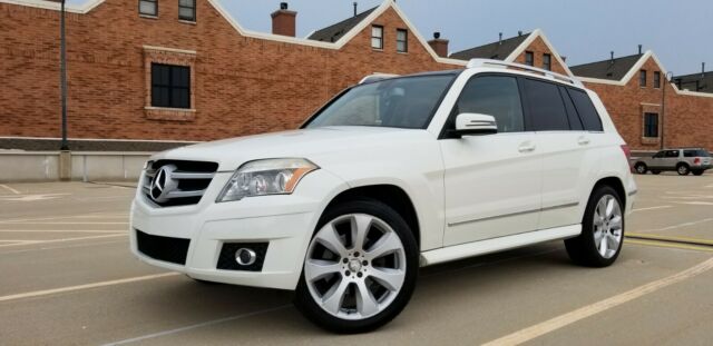 2009 Mercedes-Benz CLK-Class (White/Black)