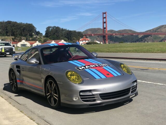 2011 Porsche 911 (Silver/Red)