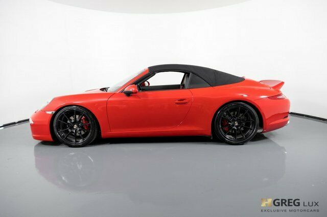 2013 Porsche 911 (Red/Black)