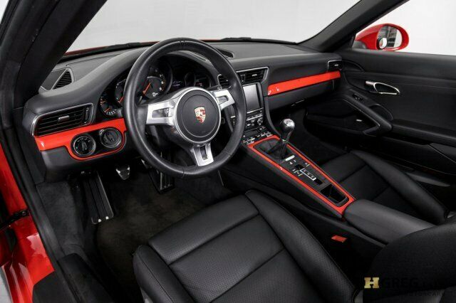 2013 Porsche 911 (Red/Black)