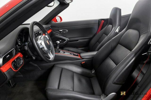 2013 Porsche 911 (Red/Black)