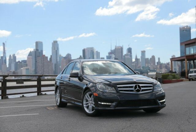 2012 Mercedes-Benz C-Class (Dark Gray Metallic/Black)