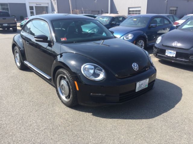 2012 Volkswagen Beetle-New (Black/Black)