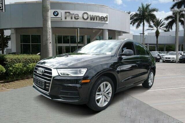 2016 Audi Q3 (Black/Black)