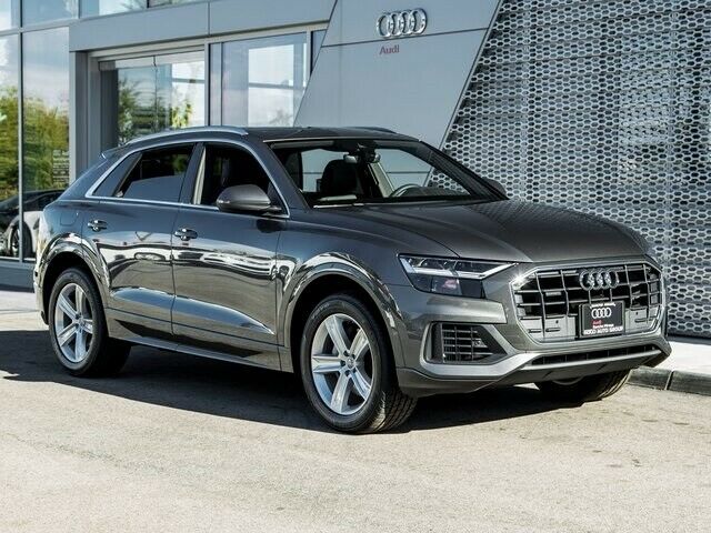 2019 Audi Q8 (Gray/Black)