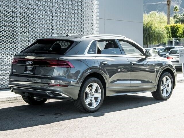 2019 Audi Q8 (Gray/Black)