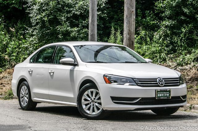 2012 Volkswagen Passat (White/Moonrock w/Cloth Seating Surfaces)