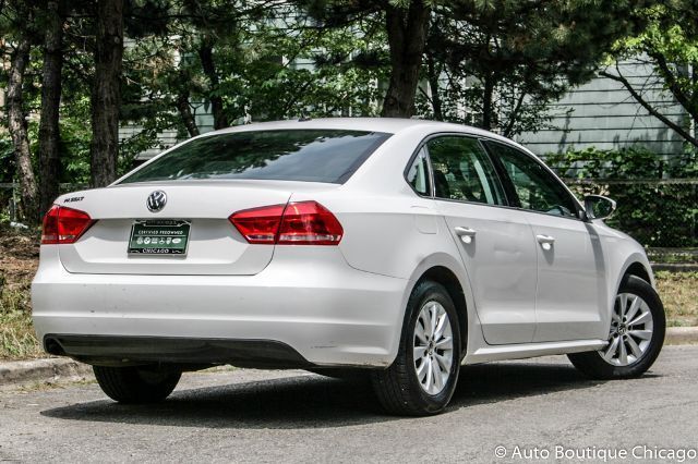 2012 Volkswagen Passat (White/Moonrock w/Cloth Seating Surfaces)