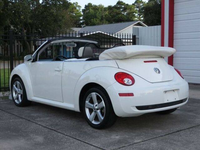 2007 Volkswagen Beetle-New (White/White)