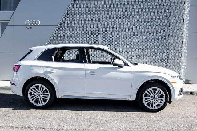 2018 Audi Q5 (White/Black)