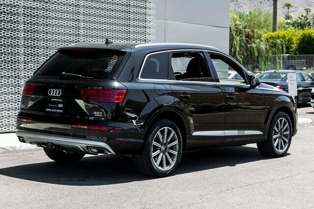 2018 Audi Q7 (Black/--)