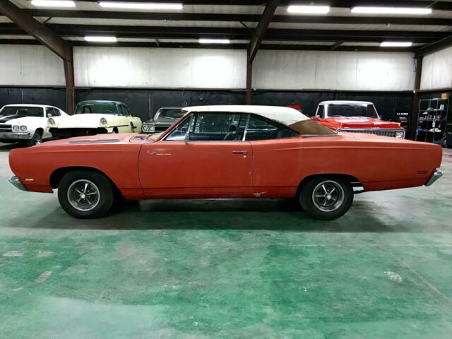 1969 Plymouth Road Runner (Red/Black)