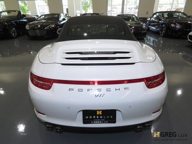 2015 Porsche 911 (White/Espresso)
