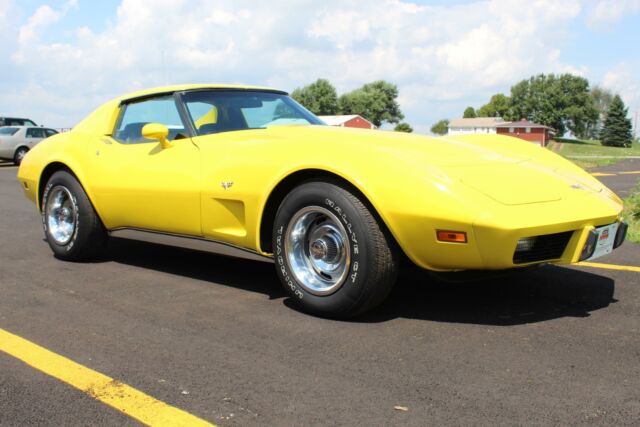 1977 Chevrolet Corvette (Yellow/Black)