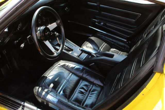 1977 Chevrolet Corvette (Yellow/Black)