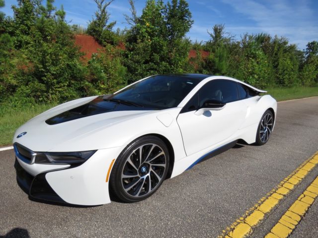 2015 BMW i8 (White/Gray)