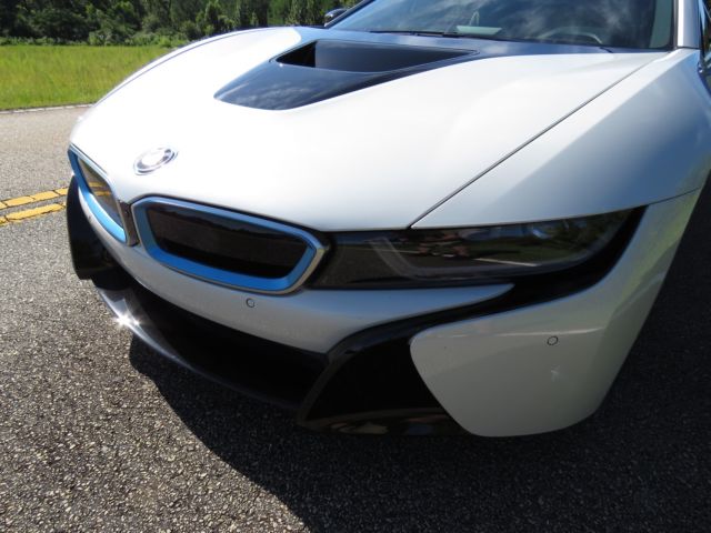 2015 BMW i8 (White/Gray)
