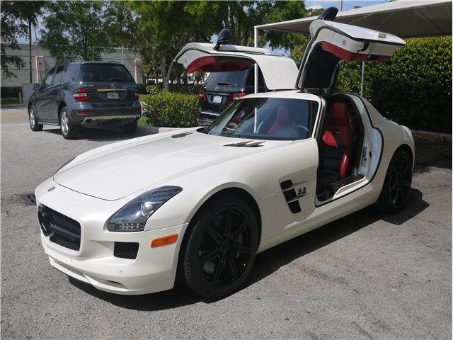 2011 Mercedes-Benz SLS AMG (White/Black)