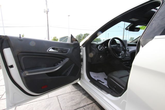 2015 Mercedes-Benz CLA-Class (White/Black)