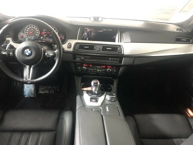 2016 BMW M5 (Blue/Black)
