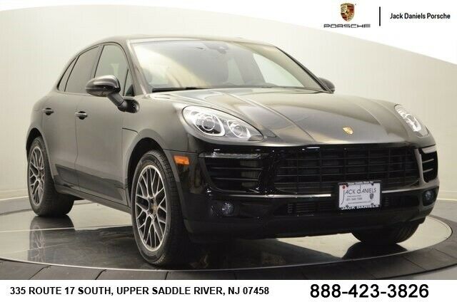 2018 Porsche Macan (Black/Black)