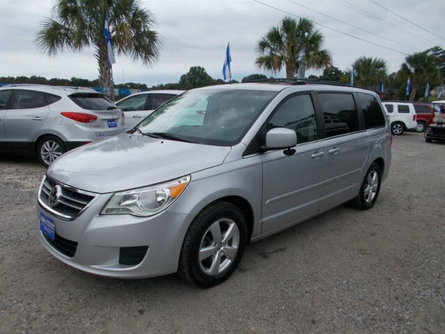 2009 Volkswagen Routan (Silver/Gray)