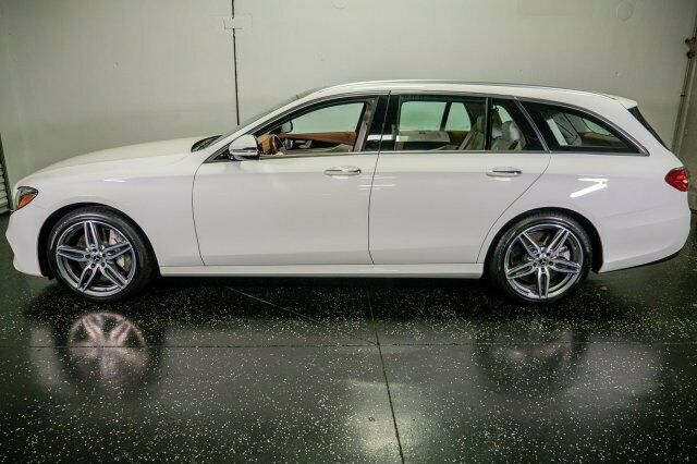 2019 Mercedes-Benz E-Class (White/--)