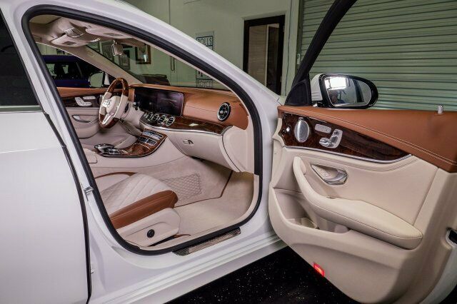 2019 Mercedes-Benz E-Class (White/--)