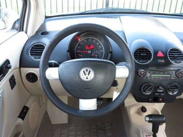 2008 Volkswagen Beetle-New (Cream/Beige)