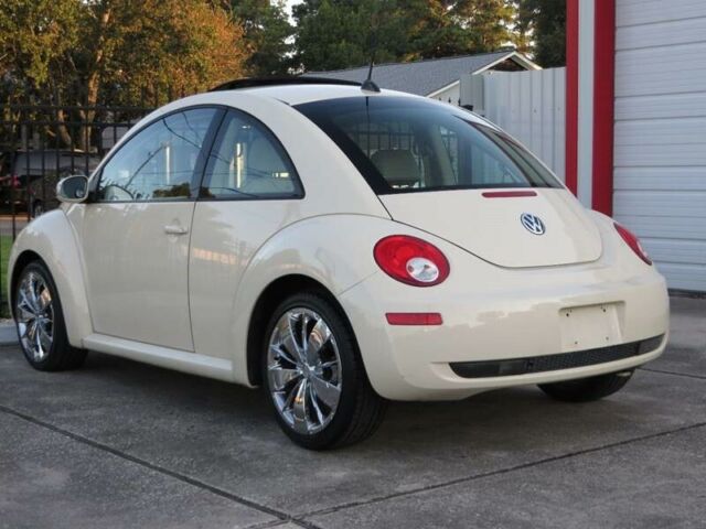 2008 Volkswagen Beetle-New (Cream/Beige)