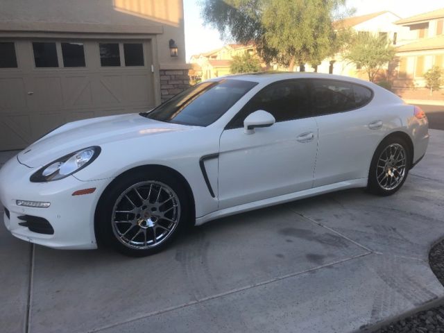 2015 Porsche Panamera (White/Black)