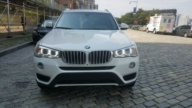 2017 BMW X3 (White/Black)