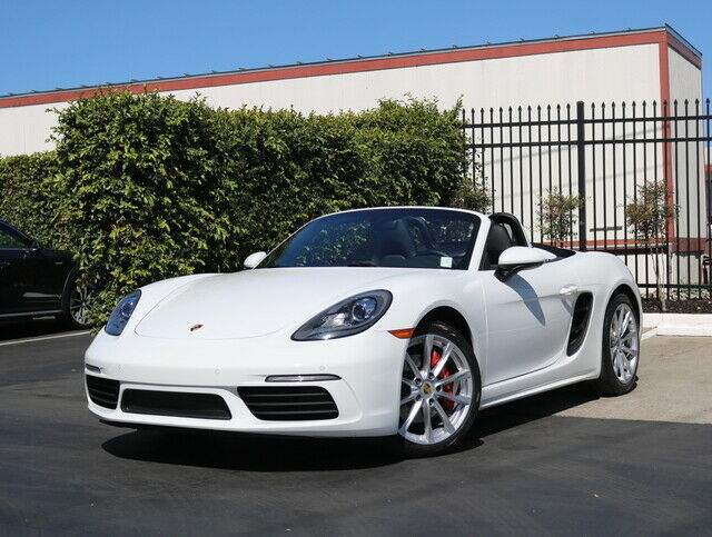 2017 Porsche Boxster (White/Black)