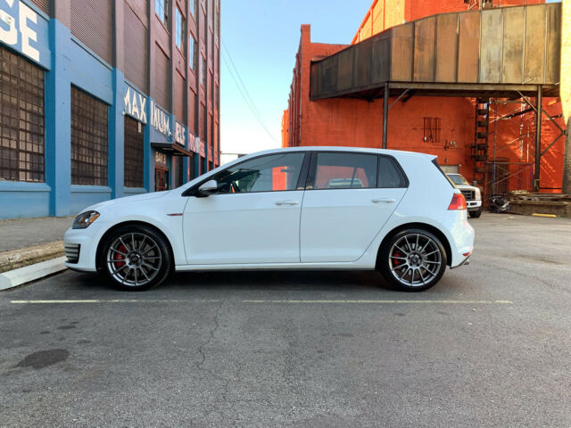 2017 Volkswagen Golf (White/Black)