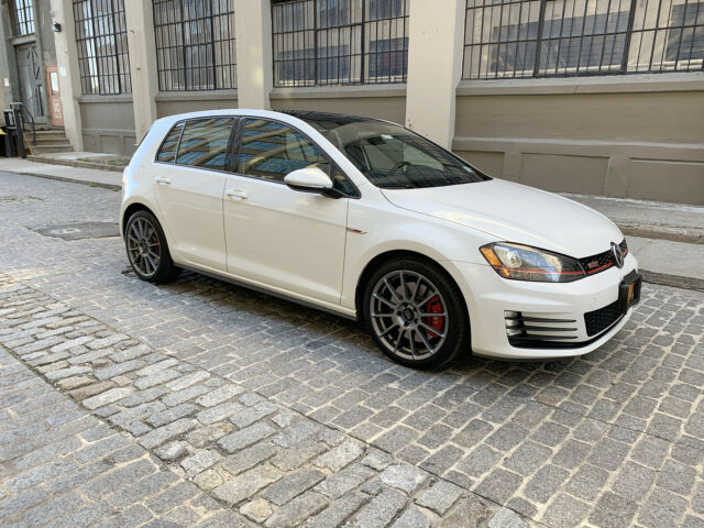 2017 Volkswagen Golf (White/Black)