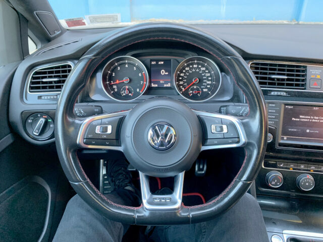 2017 Volkswagen Golf (White/Black)