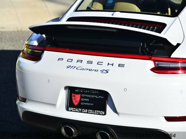 2017 Porsche 911 (White/Tan)