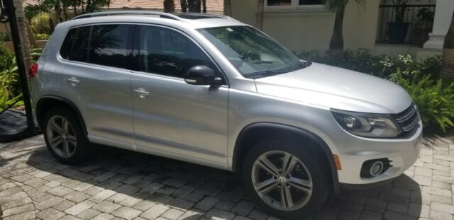 2017 Volkswagen Tiguan (Silver/Black)