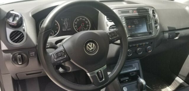 2017 Volkswagen Tiguan (Silver/Black)
