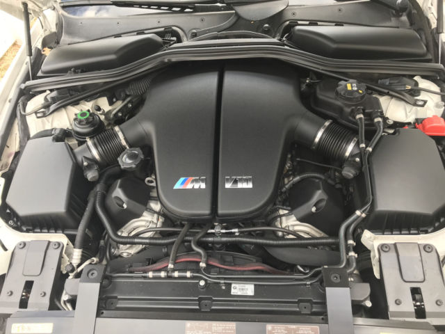 2008 BMW M6 (White/Black)